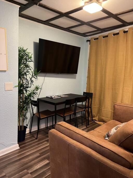 Luxury By Convention Center & Hospital *